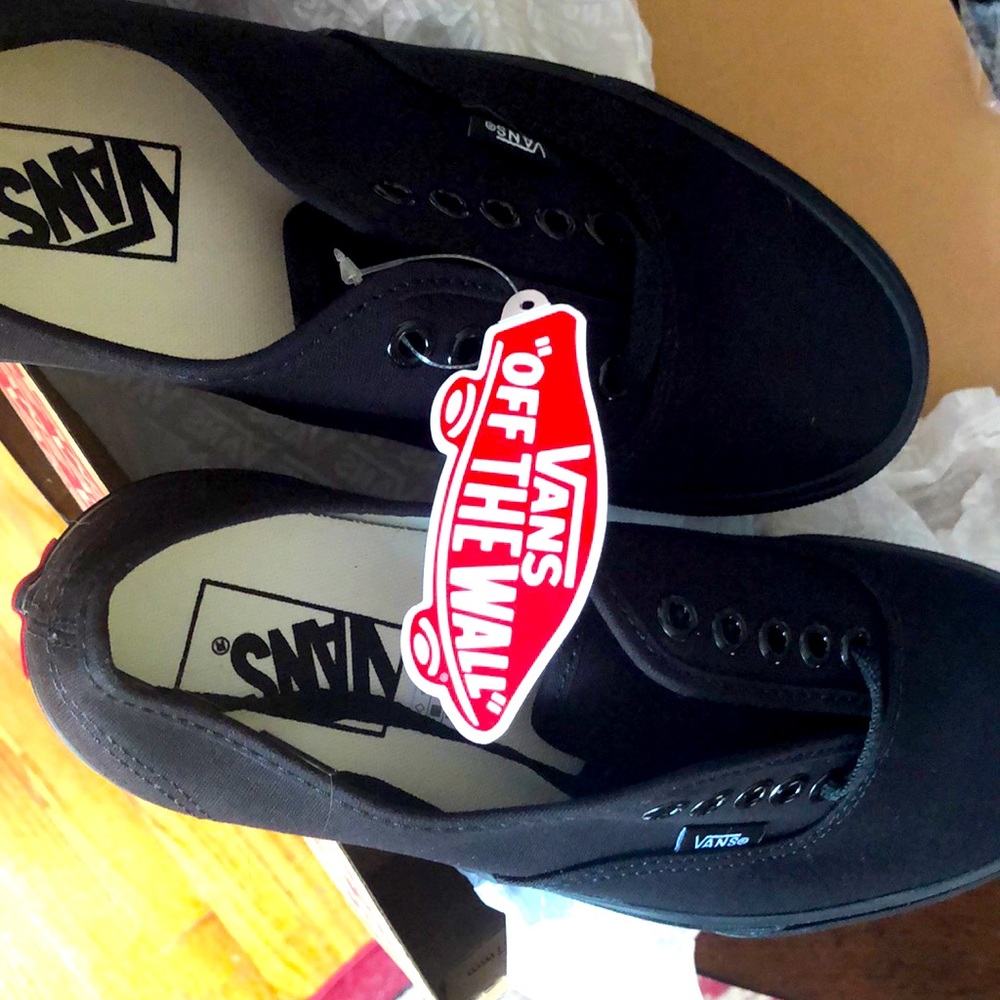 Brand new Vans converse style sneakers 🖤